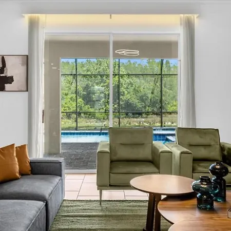 8 Bedroom- 5 Bathroom Storey Lake 2992 Pl